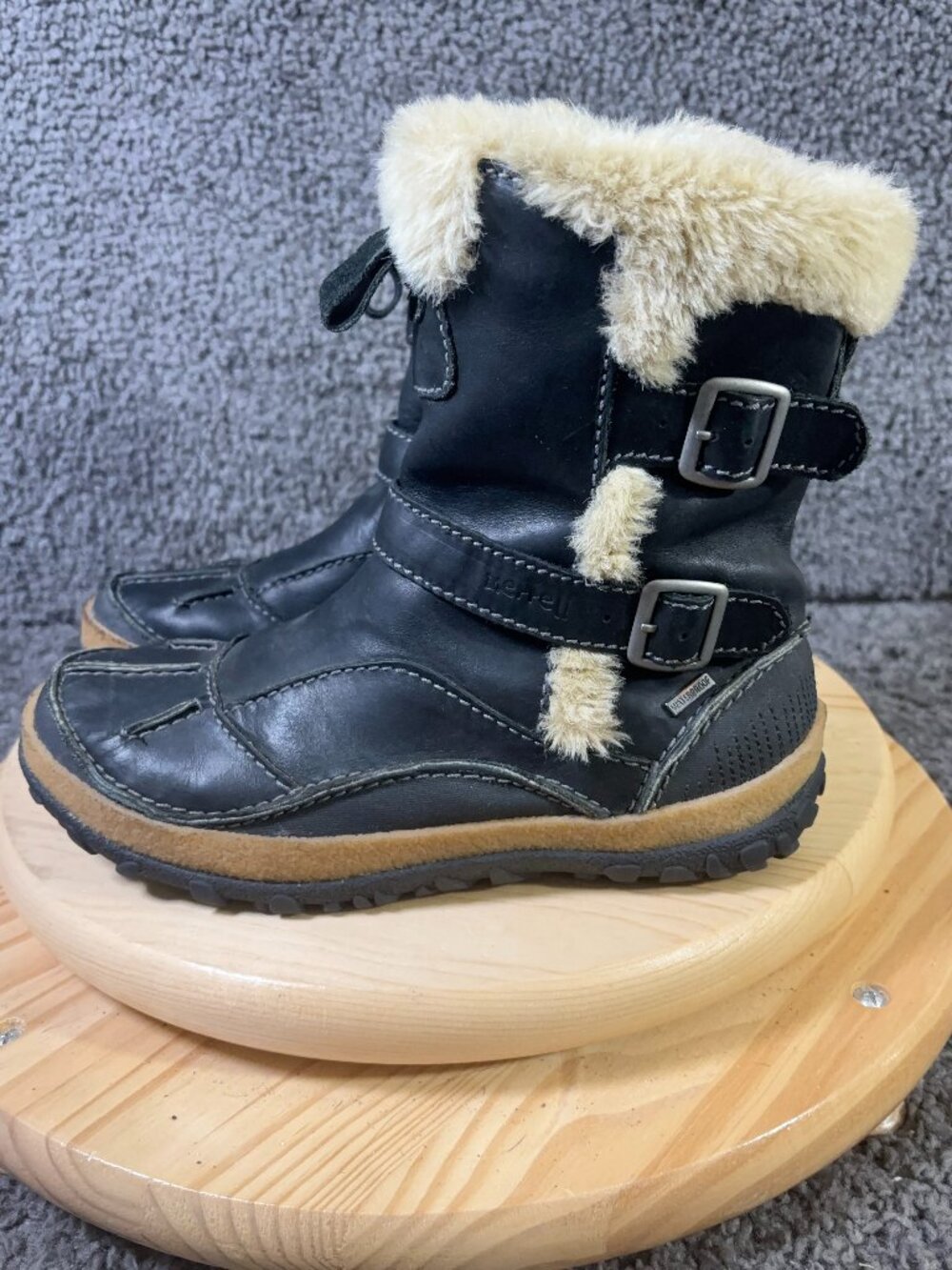 Merrell Taiga Boots Womens Size 9 Waterproof Leather Faux Fur Trim Wool Insoles